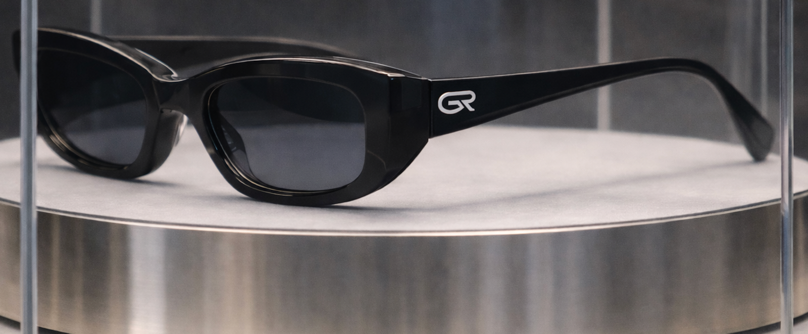 Sculpted black frame shown in full
